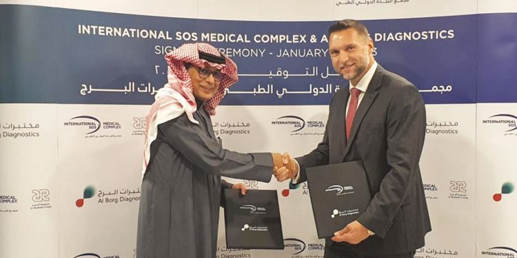 مختبرات البرج توقع اتفاقية شراكة استراتيجية مع مجمع النجدة الدولي الطبي