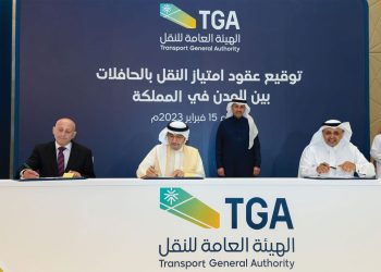 توقيع شركة درب الوطن احدى شركات حافل للنقل عقد الامتياز الشمالي لخدمات النقل بالحافلات بين المدن مع الهيئة العامة للنقل.