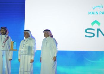وزير التجارة يُكرّم البنك الأهلي السعودي لشراكته الرئيسية لملتقى بيبان 23