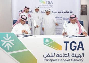 شركة محمد يوسف ناغي للسيارات وشركة المفتاح توقعان إتفاقية توريد 100 سيارة هيونداي كهربائية