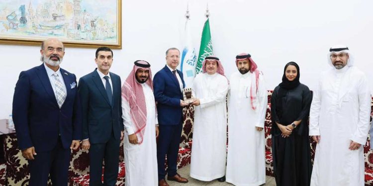 محادثات ثنائية بين شركات تركية ورجال أعمال بغرفة جدة خلال لقاء وفد (موسياد)