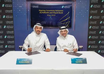 الخطوط السعودية وبنك الرياض توقعان اتفاقية لإطلاق بطاقة بنك الرياض الفرسان الائتمانية