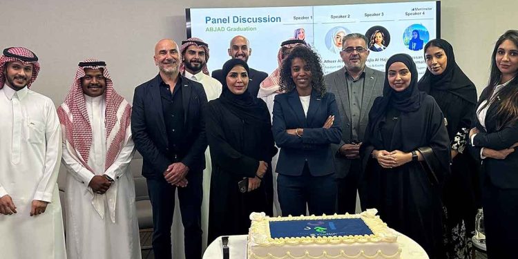 مجموعة فنادق راديسون تحتفي بالدفعة الأولى من خريجي برنامج “أبجد” لتطوير المواهب بحضور كبار الشخصيات ومسؤولين في وزارة السياحة السعودية