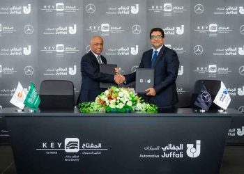 الجفالي للسيارات تزود المفتاح للتأجير بسيارات Mercedes-Benz EQS الكهربائية