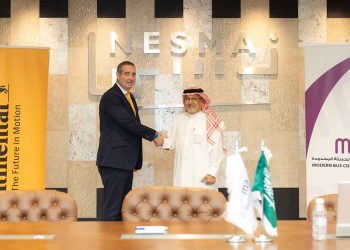 المطلق كونتيننتال السعودية وشركة الحافلات الحديثة توقعان عقد تعاون استراتيجي