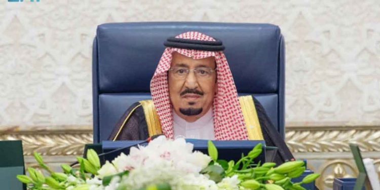 خادم الحرمين الشريفين يرأس جلسة مجلس الوزراء لإقرار الميزانية العامة للدولة للعام المالي 1445/1446 هـ