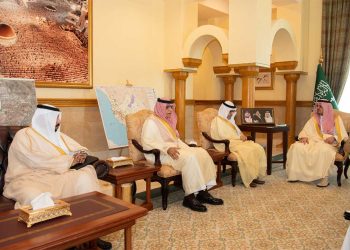 نائب أمير مكة يستقبل رؤساء مجالس الغرف التجارية بمكة المكرمة وجدة والطائف