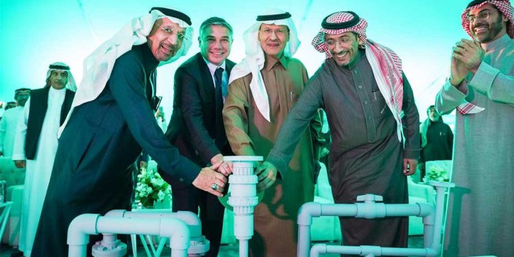 “بيكر هيوز” و “دسر” تحتفلان بتدشين منشأة لتصنيع المواد الكيميائية بالجبيل دعمًا لتوطين الكيماويات النفطية والصناعية