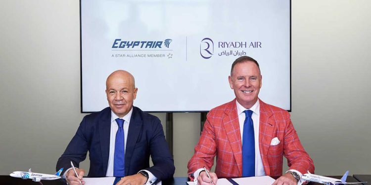 طيران الرياض يبرم اتفاقية تعاون استراتيجي مع “مصر للطيران” لتوفير باقة من المزايا الحصرية للمسافرين