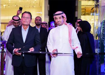 “الوعلان للتجارة” تفتتح صالة عرض لسيارات “رينو” في أوتومول جدة