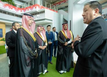 توسيع آفاق التعاون الصناعي والاستثماري بين المملكة وسنغافورة: وزير الصناعة في زيارة لتعميق الشراكات الاقتصادية