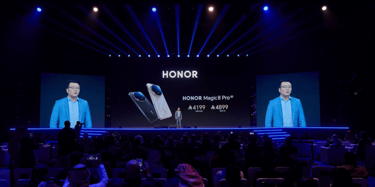 علامة HONOR  تكشف عن هاتف MAGIC8 PRO في السعودية خلال حفل إطلاق استثنائي في “ذا أرينا”