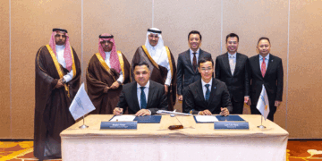 وزير النقل ونظيره السنغافوري يشهدان توقيع اتفاقية لتعزيز الربط الجوي بين المملكة وسنغافورة