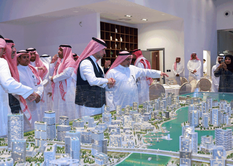 وزير البلديات والإسكان يزور وجهة ألما ويؤكد تكامل الجهود الحكومية واستثمارات القطاع الخاص التنموية