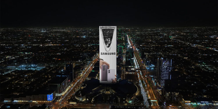 Samsung Galaxy's new foldable smartphone launch dominates Saudi skies through a nationwide unified outdoor advertising campaign across the Rotana Signs network.