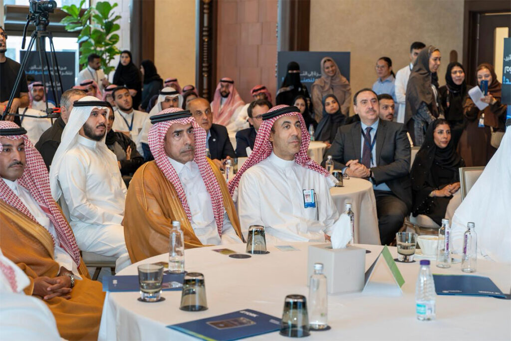 عرض المشاريع الهندسية أمام لجنة التحكيم ضمن هاكاثون مشاريع الجامعة الصناعي