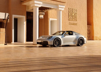 بورشه السعودية تكشف عن سيارة Sonderwunsch 911 Targa Green Roof 2.0.