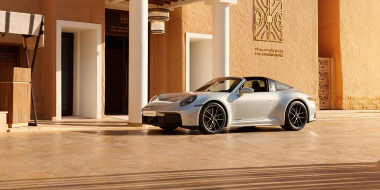 بورشه السعودية تكشف عن سيارة Sonderwunsch 911 Targa Green Roof 2.0.